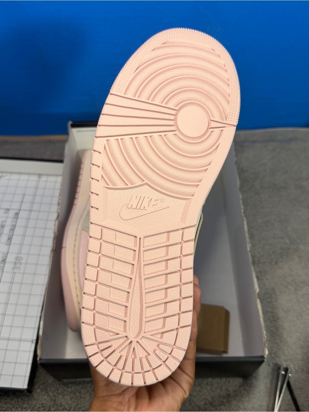 Jordan 1 high
W MM 
Brand new - Picture 8 of 14